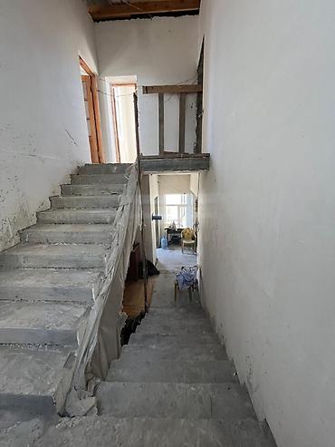 Həyət evləri və villalar: Çıxarısı kupçası var. 8otaq,2sanitar qovşağı,1mətbəx,217kv.m. 2sot — 10
