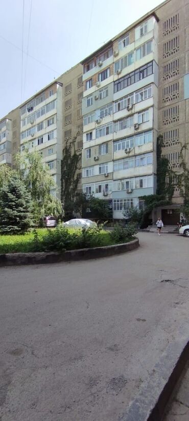 сдаётся квартира рядом рынок дордой: 2 бөлмө, 56 кв. м, 106-серия, 6 кабат, Эски ремонт