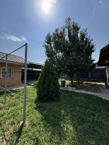 продаю дом под бизнес бишкек: Дом, 140 м², 4 комнаты, Собственник, Косметический ремонт
