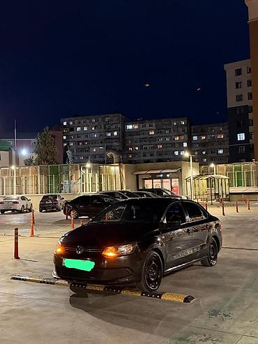 w210 kardan: Volkswagen Polo sedan – qara rəng - Kuzov: 4 qapılı sedan, qara rəng — 1