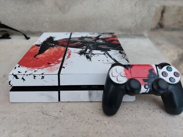wifi modem satilir: PlayStation 4 (PS4) konsolu – samuray temalı xüsusi vinil skin ilə