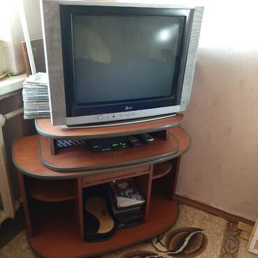 телевизор lg старые модели: Продаю рабочий телевизор с приставкой и тумбой под телевизор. Всё