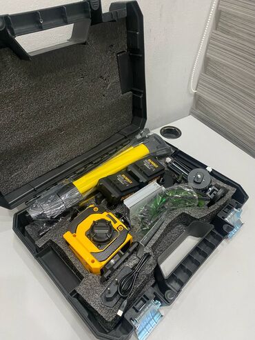 кейс для инструментов: Лазерный нивелир DeWalt с зеленым лучом, обеспечивающим хорошую