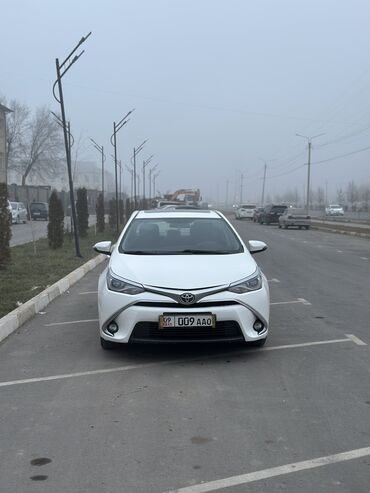 Toyota: Toyota Corolla: 2017 г., 1.8 л, Вариатор, Гибрид, Седан at lalafo.kg — 3 Toyota: Toyota Corolla: 2017 г., 1.8 л, Вариатор, Гибрид, Седан — 3