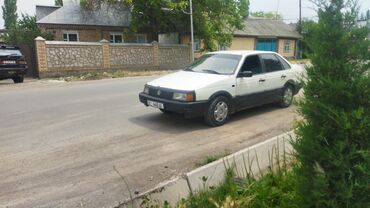 айыл чарба техникалар: Volkswagen Passat: 1989 г., 1.8 л, Механика, Бензин, Седан