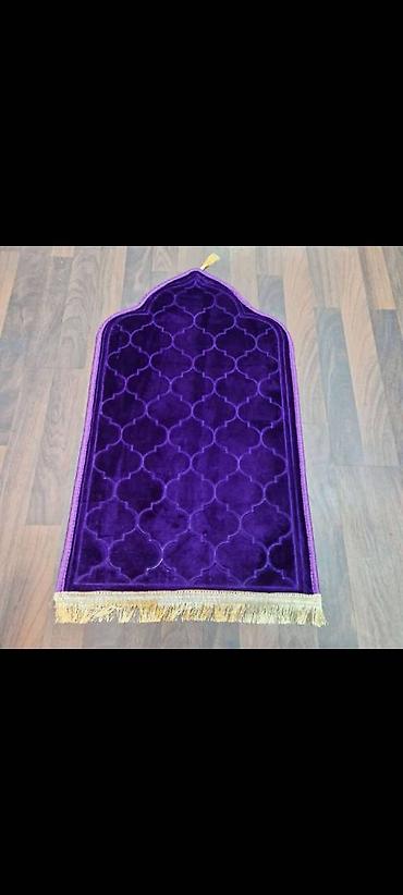 Villur səccadələr namaz xalçaları satılır. Çantasıyla birgə. Sidr