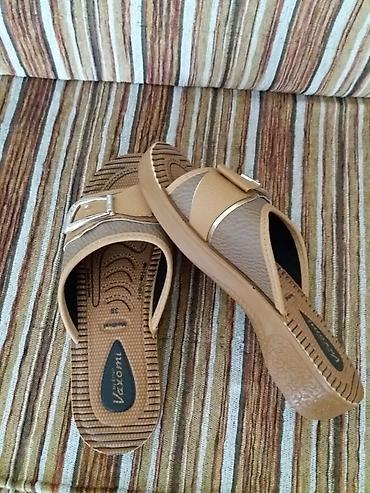 Basanoşka və səndəllər: Ölçü: 39, Yeni — 29