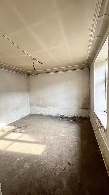 Продажа коттеджей и домов: Областная Больницага жакын жерден ПСО абалында жер үй сатылат — 12