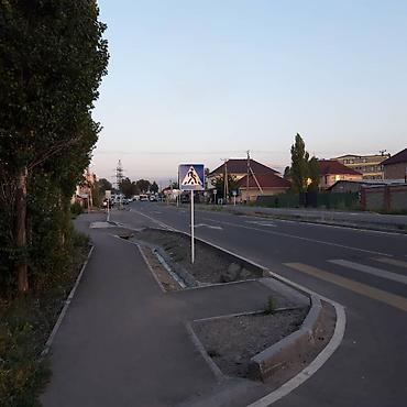Продажа домов: 6 комнат и более, 200 м², 7 соток, Бишкек, Кара-Жыгач ж/м Собственник — 5
