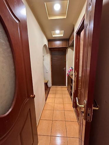 пишпек квартиры: 3 комнаты, 58 м², 3 мкр 3 этаж, Требуется ремонт — 2