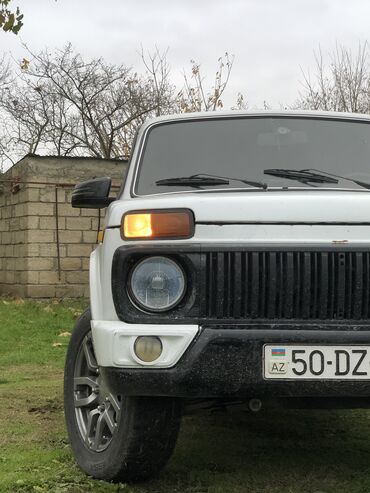 lada priora 2018: VAZ (LADA) 4x4 Niva: 1.7 l | 1982 il 220000 km Universal