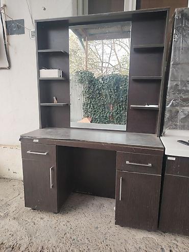 ofis mebeli ikinci el: Geniş güzgülü vizaj/saç ustası masası dəsti - Material: tünd ağac — 1