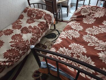Yataq otağı dəstləri: 2 mertebe carpayi. her hissesi var. doseysizdi