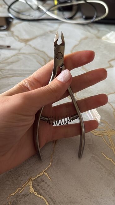 Manikür, pedikür aparatları: Manikür üçün avadanlıq dəsti tək tək də satılır hər biri Tərkib: - — 14