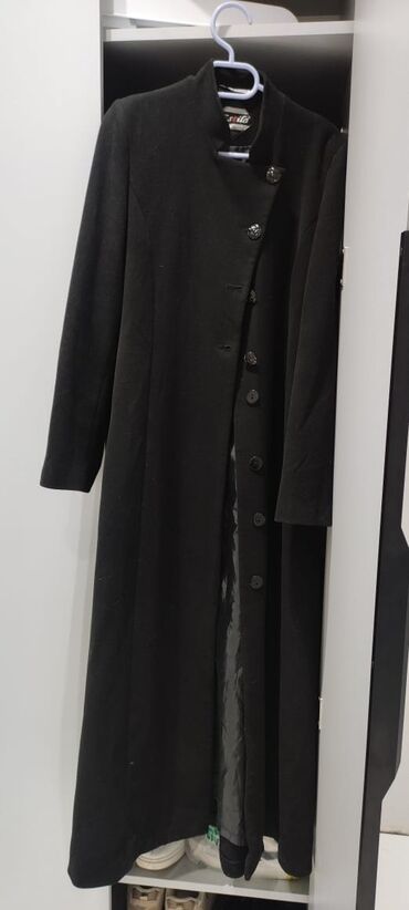 zhenskoe drapovoe palto: Пальто M (EU 38), L (EU 40), цвет - Черный