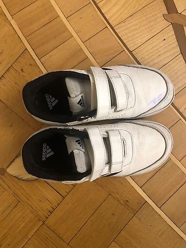 Uşaq dünyası: Original! Adidas uşaq idman ayaqqabısı - Rəng: ağ, qara detallarla - — 1