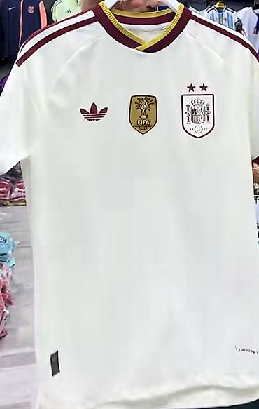 Futbolkalar: İspaniya milli komandasının futbol köynəyi - Rəng: açıq — 1