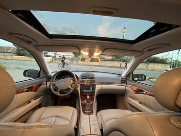 Mercedes-Benz: Mercedes-Benz E 240: 2.6 l | 2004 il Sedan — 12