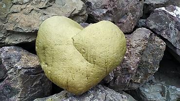 сердца: Камень виде сердца 💕 естественный, кило примерно 40 — 3