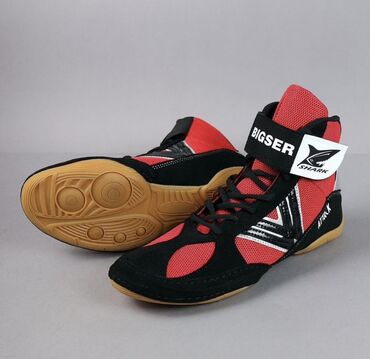 срочно продаю в связи с переездом: Продается борцовка 40 размер расстояние 9/10 старый модель нигде не