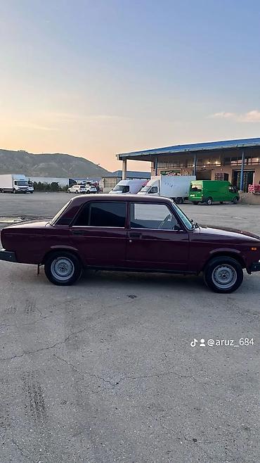 disk 17 lik: VAZ 2107 sedan – tünd albalı rəngdə klassik model. Texniki və dizayn — 5