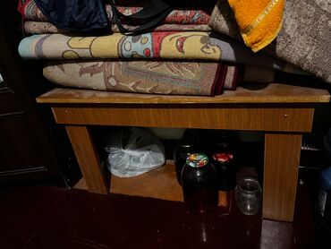 Masa və oturacaq dəstləri: Qonaq otağı üçün, İşlənmiş, Açılmayan, Kvadrat masa, 4 stul — 6