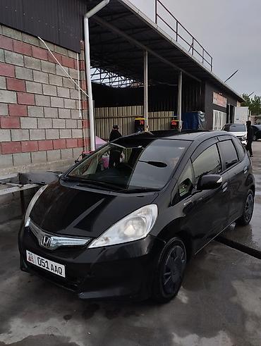 Honda: Honda Fit: 2013 г., Вариатор, Гибрид, Хэтчбэк — 2