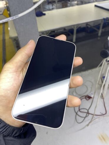 студийные манитор: IPhone 13, Б/у, 128 ГБ, Белый, Защитное стекло, Чехол, 87 %
