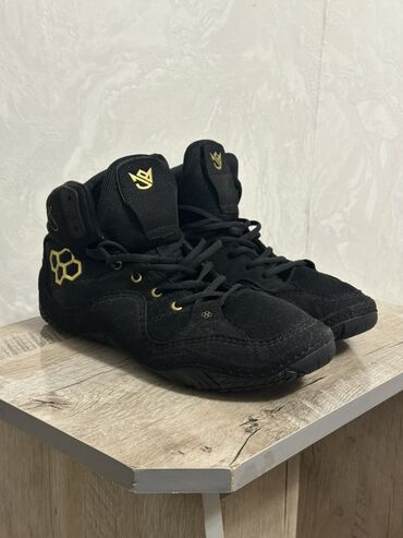Кроссовки и спортивная обувь: Борцовки черные “Rudis” Покупалась для тренировок но после 1й — 8
