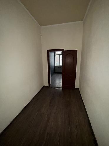 Аренда офисов: Сдается офис 180м2 2 этаж Отдельно стоящее здание Отдельный вход at lalafo.kg — 11 Аренда офисов: Сдается офис 180м2 2 этаж Отдельно стоящее здание Отдельный вход — 11