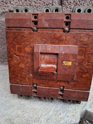 Тиски: . редуктор алюминиевый. автомат рубильник на 630 ампер at lalafo.kg — 11 Тиски: . редуктор алюминиевый. автомат рубильник на 630 ампер — 11