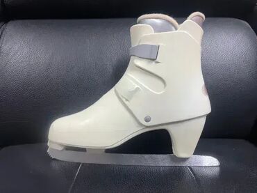 Oprema za klizanje: *** AKCIJA *** #1971 Kvalitetne klizaljke - ICE SKATES; Veličina 41; na lalafo.rs — 12 Oprema za klizanje: *** AKCIJA *** #1971 Kvalitetne klizaljke - ICE SKATES; Veličina 41; — 12