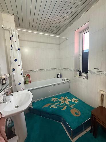 Үйлөрдү сатуу: 6 бөлмө, 220 м², 6 соток, Бишкек, Ала-Тоо ж/м Кыймылсыз мүлк агенттиги — 6