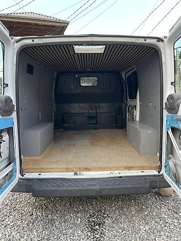 Ford: Ford Transit yük Xüsusiyyətlər: - Kuzov: qısa baza, aşağı tavanlı, 3 — 10