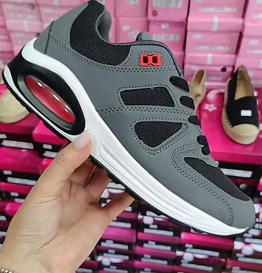 lyle scott: 41-45
Cena 3800 din
D🧡 — 1