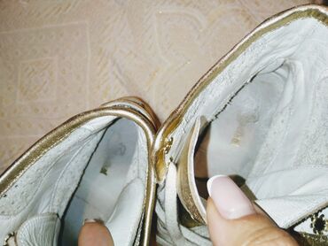 Women's Sneakers and athletic shoes: 38 — 5