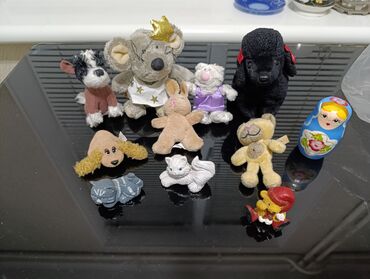 Игрушки: Мягкие игрушки и три фарфоровые статуэтки, и другие игрушки Цена 20 - — 11