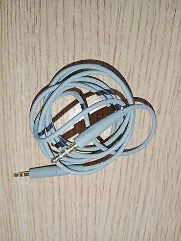 Slušalice: **BOSE®** Over-ear Slušalice sa specijalnim kablom — 11