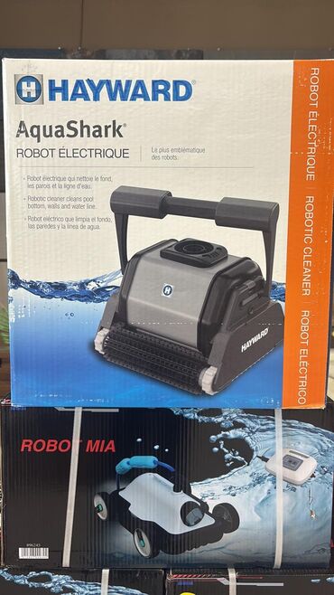 Hovuzlar: Hayward AquaShark elektrik robot tozsoranı. Həm dibi, həm divarları