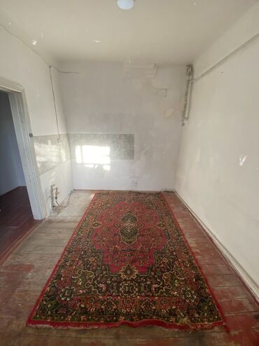 Долгосрочная аренда домов: 40 м², 4 комнаты, Парковка, Забор, огорожен