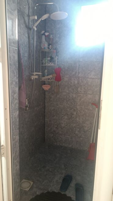 Həyət evləri və villaların satışı: -Ev Xırdalan şəhəri, Adıgözəlov küçəsi, 34a ünvanında yerləşir — 8