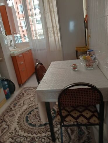 Köhnə tikili: Bakı, 4-cü mikrorayon, 3 otaqlı, Köhnə tikili, m. Memar Əcəmi, 75 kv. m — 12