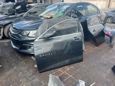 Avtomobil qapıları: Chevrolet Malibu modelinə aid, boz rəngdə olan avtomobil qapısı. Qapı — 8