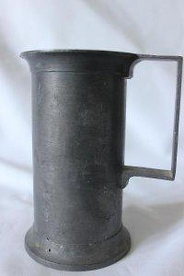 Staro posuđe i escajg: STARA LIVENA KRIGLA SA ŽIGOM | Stara masivna livena krigla sa žigom — 5