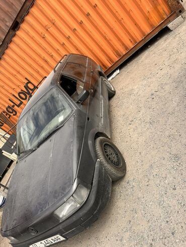 запчасть на мерс 814: Volkswagen Passat: 1990 г., 1.8 л, Механика, Бензин, Хэтчбэк