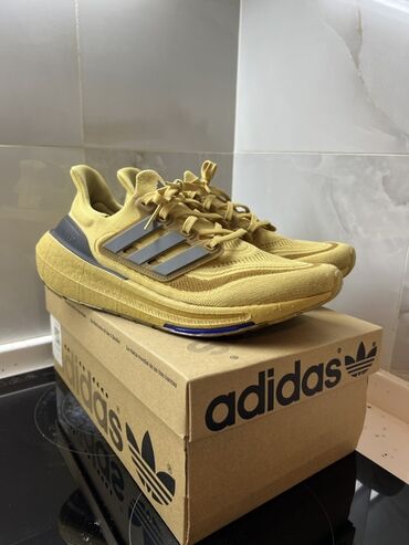 Botinkalar: Adidas Ultraboost kişi qaçış krossovkası - Rəng: sarı (xardal