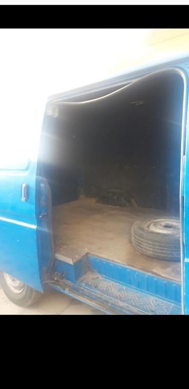 1999 ford transit: Ford Transit yük mikroavtobusu - Kuzov: qapalı furqon, mavi rəng, ön — 5