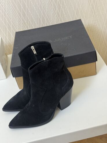 Women's Sneakers and athletic shoes: Продается женская обувь Зима, осень, лето, весна Некоторые ношены — 14