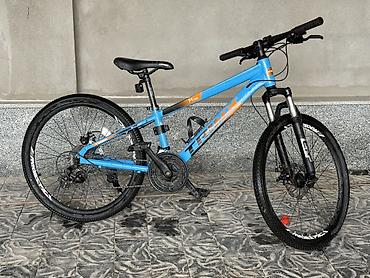 trinx carbon: Горный велосипед TRINX M136 в ярком голубом цвете с оранжевыми — 3