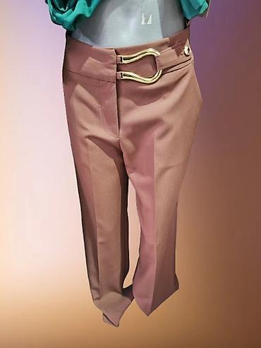 satom: Elegantne ženske pantalone sa dekorativnim pojasom. 36-42 - Model — 1